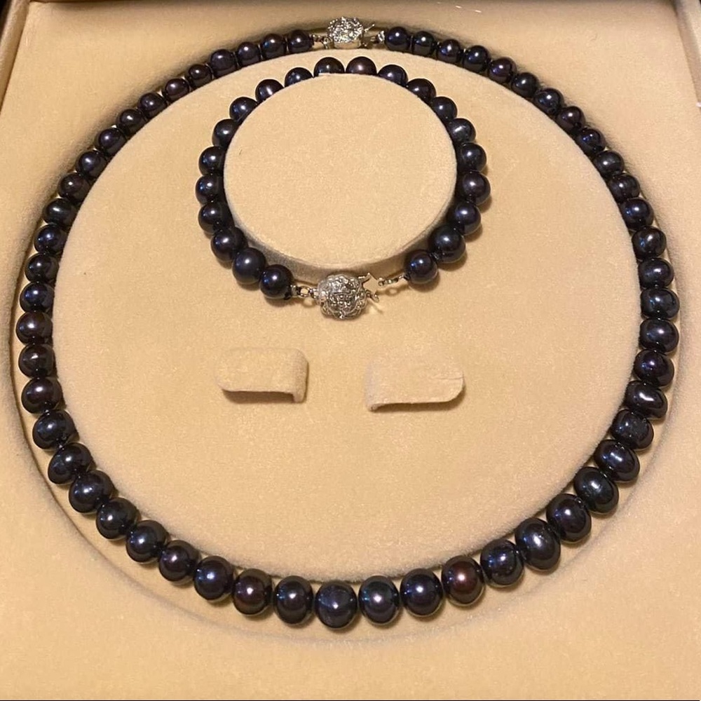 Fresh water pearls natural